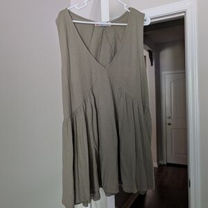 Sleeveless V-Neck Flowy Women’s Top in Olive